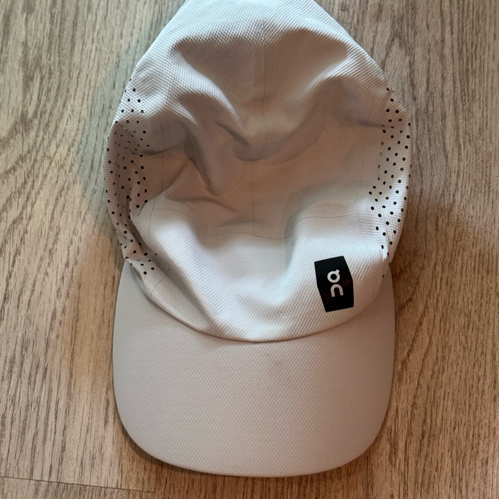 On Running Lightweight Cap in Gray and Black